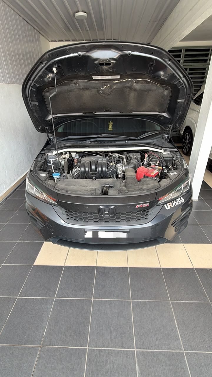 Servis bateri kereta di lokasi pelanggan