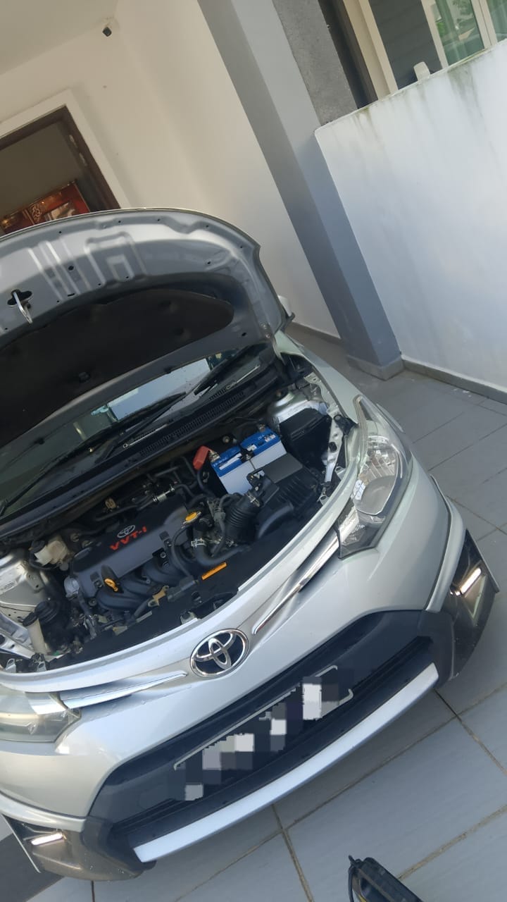 Servis bateri kereta di lokasi pelanggan